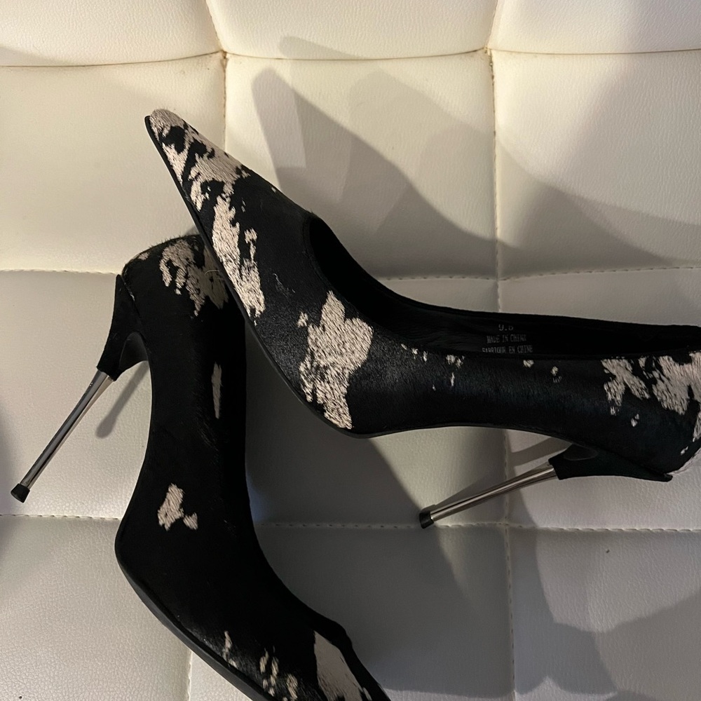 WOW!! Jeffrey Campbell/Animal Hair Print/Super Cool Heel!! Great looking shoe!!